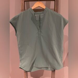 FIGS green Rafaela Oversized Scrub Top size small